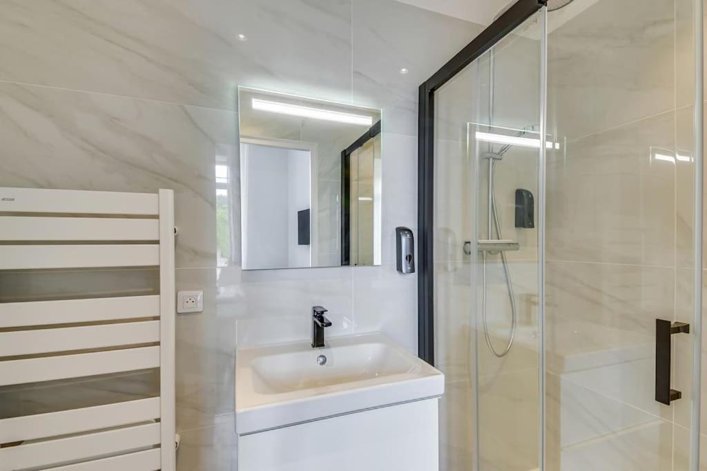 Brp Center, Four * Cannes